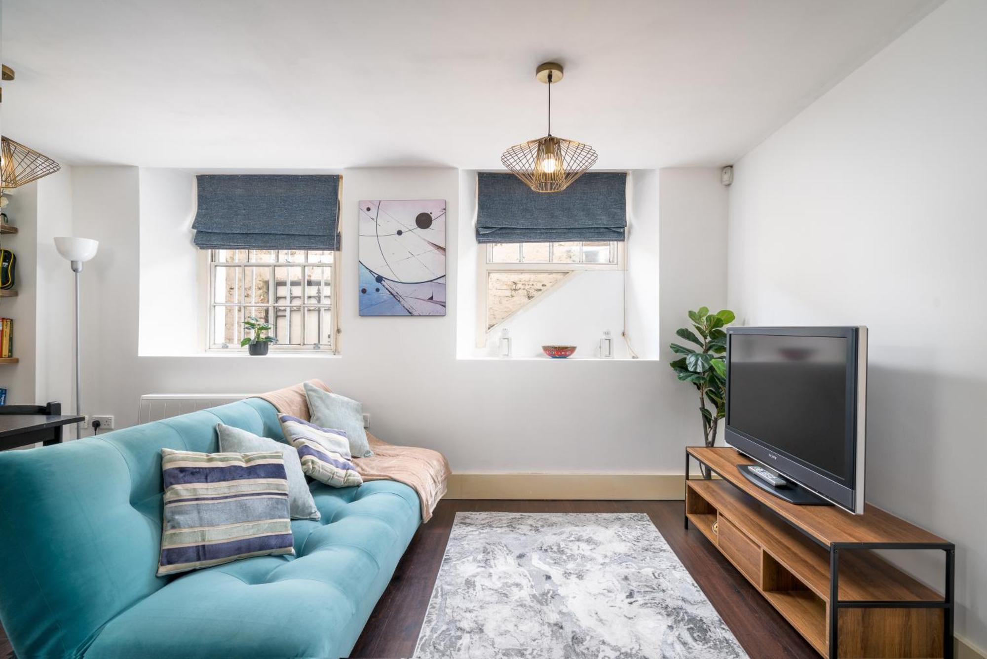 Riverside 1 Bed Basement Flat Near Hampton Court Palace Іст-Моулсі Екстер'єр фото